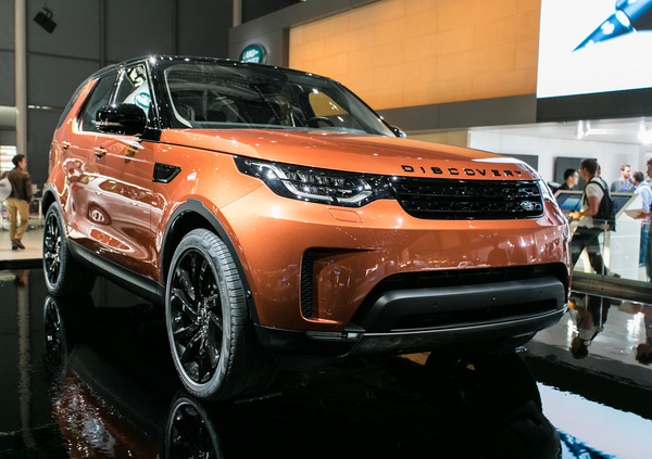 Land Rover al Salone di Parigi 2016