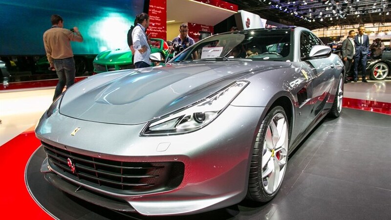 Ferrari GTC4Lusso T al Salone di Parigi 2016 [Video]