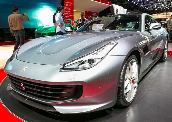 Ferrari GTC4Lusso T al Salone di Parigi 2016 [Video]