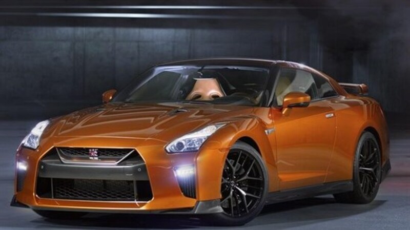 Nissan GT-R restyling 2017 al Salone di Parigi 2016 [Video]