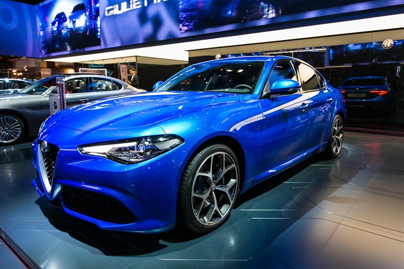 Alfa Romeo Giulia Veloce vs. Audi S4: il confronto al Salone di Parigi [Video]