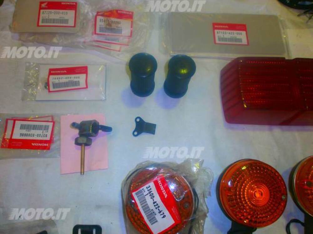 RICAMBI VARI HONDA CBX 1000 E CB 750 FOUR (5)