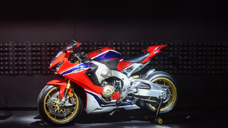 Honda CBR1000RR Fireblade SP e Fireblade SP2 2017 ad Intermot 2016: foto e dati