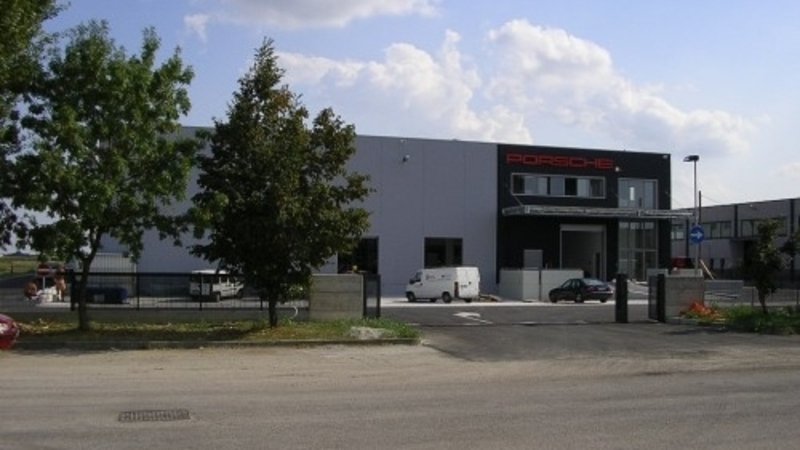 Nuovo magazzino ricambi Porsche a Rovigo