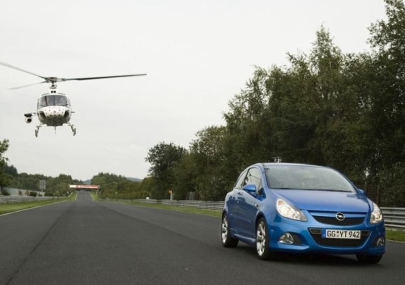 Corsa Opel Performance Center: nuovo record al Ring