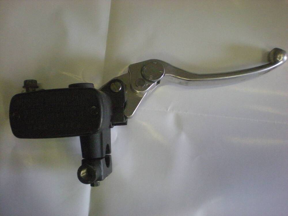 CORPO POMPA FRENO + LEVA Kymco (2)