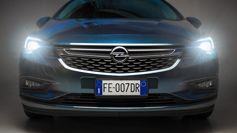 Opel Astra, abbiamo testato per voi i fari full led a matrice IntelliLux [Video]