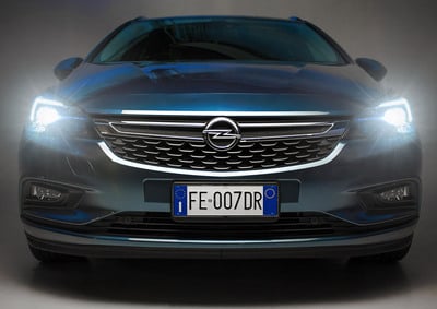 Opel Astra, abbiamo testato per voi i fari full led a matrice IntelliLux [Video]