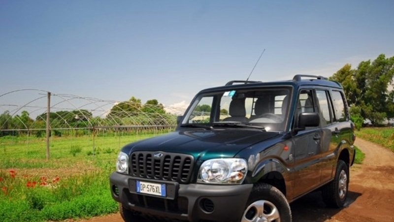 Mahindra Goa DX