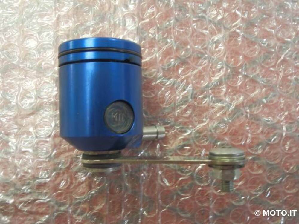 Serbatoio freno ant - post - frizione Rizoma - VV Serbatoi Honda CB 1000 R (2)