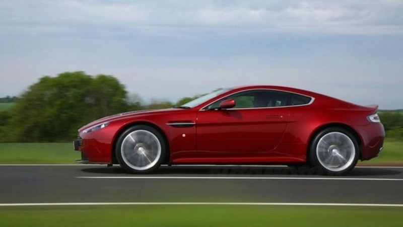 Aston Martin V12 Vantage