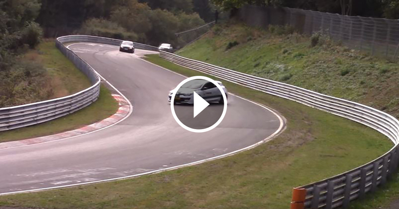 N&uuml;rburgring: Renault Megane Coup&eacute; RS in drift spettacolare [Video]