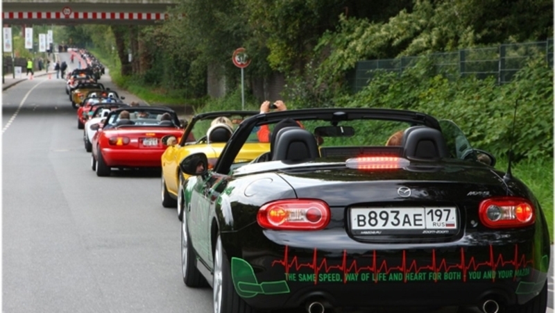 459 MX-5 in serpentone: &egrave; Guinness dei Primati