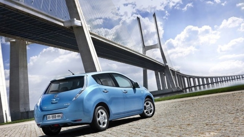 Auto dell&#039;anno 2010: vince Nissan Leaf