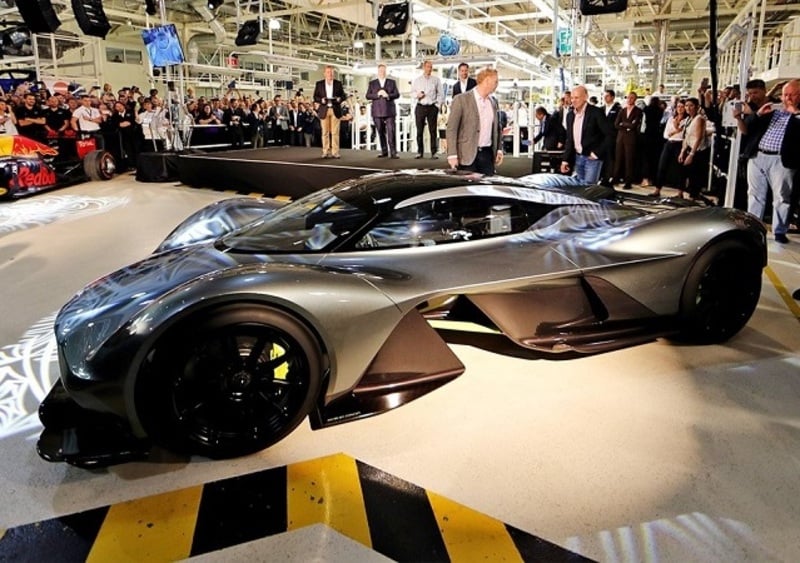 Aston Martin AM-RB 001: da 0 a 322 km/h e stop in meno di 15 secondi!