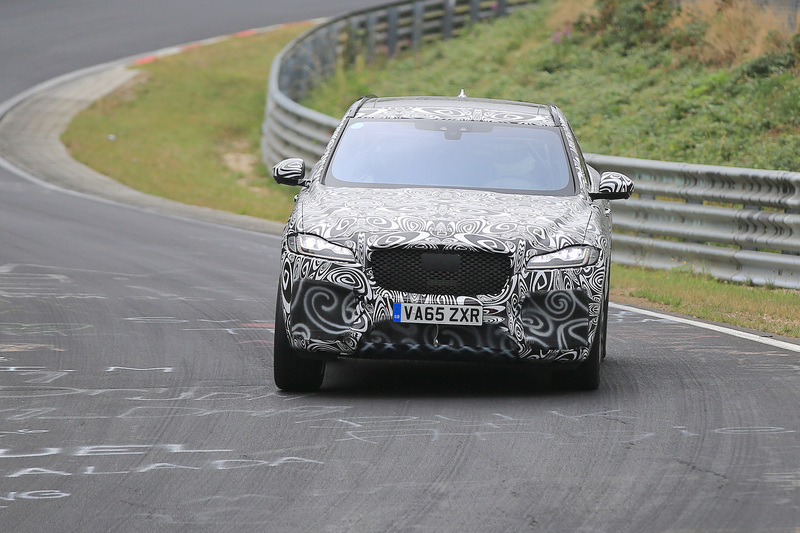 Jaguar F-Pace SVR: beccato lo spy al Nurburgring