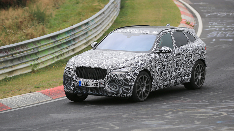 Jaguar F-Pace SVR: beccato lo spy al Nurburgring