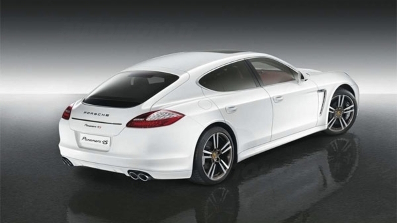 Porsche Panamera 4S Exclusive Middle East Edition