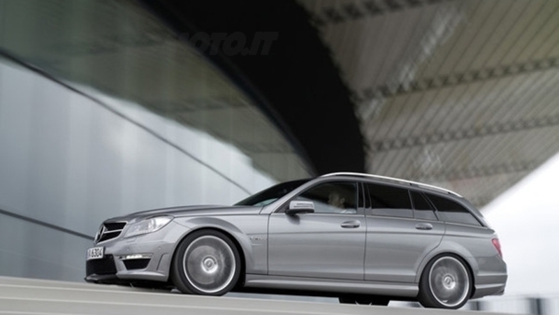 Mercedes C63 AMG restyling: le foto ufficiali