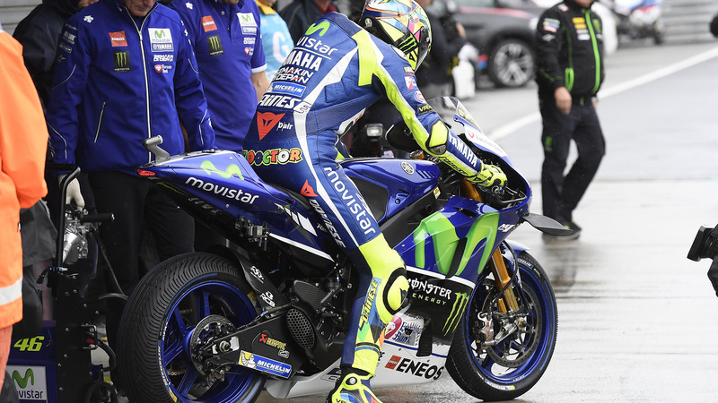 MotoGP, Australia. Dorna, Michelin e Rossi-Yamaha sotto accusa