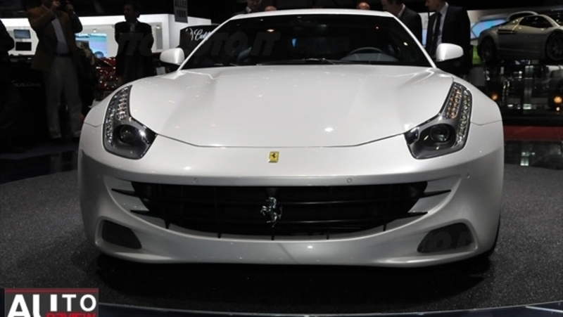 Ferrari FF - a Ginevra anche bianca