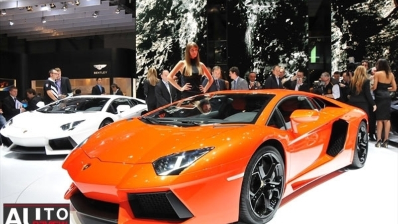 Lamborghini Aventador: due generazioni avanti