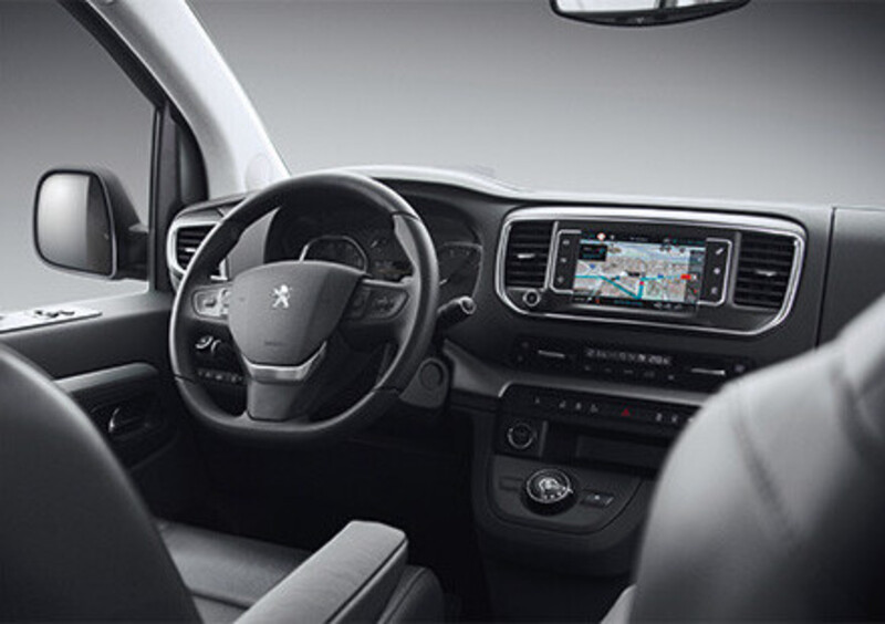 Peugeot Traveller (2016-->>) (11)