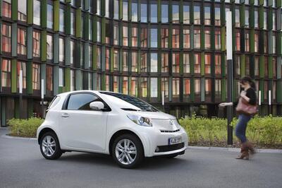 Toyota iQ: debutta negli USA con marchio Scion