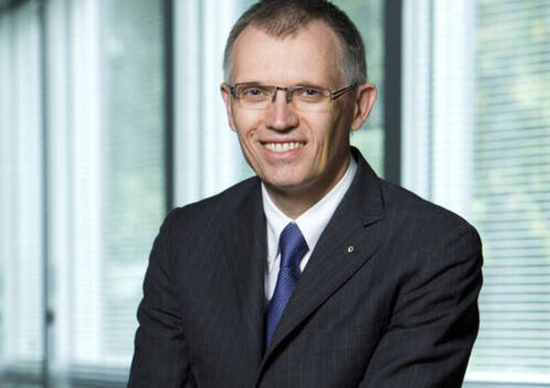 Tavares: &laquo;Altri annunciano un futuro elettrico. Renault gi&agrave; lo vende&raquo;