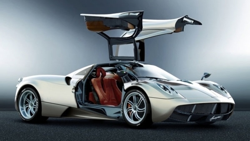 Pagani Huayra: a causa di un airbag non a norma federale, non arriver&agrave; negli USA prima del 2015