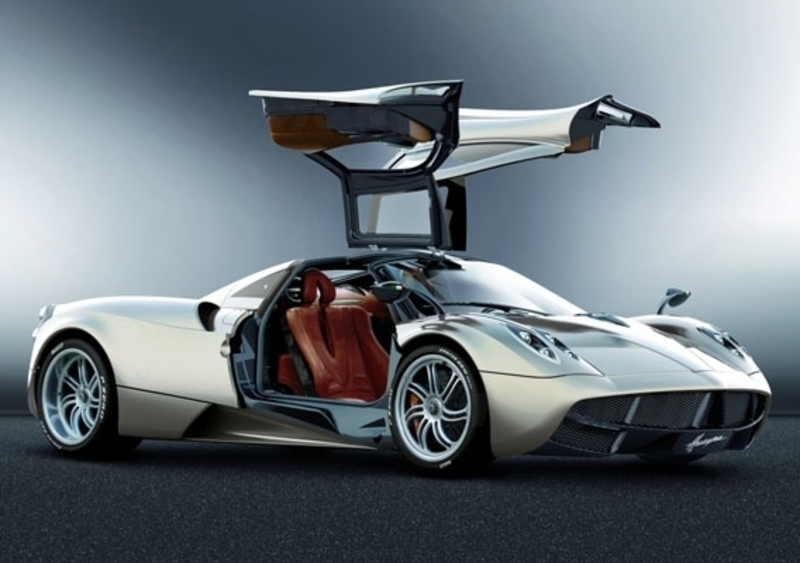 Pagani Huayra: a causa di un airbag non a norma federale, non arriver&agrave; negli USA prima del 2015