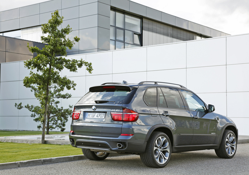 BMW: nuovi pacchetti per X5 e X6 e tecnologia BluePerformance per X5 xDrive 30d