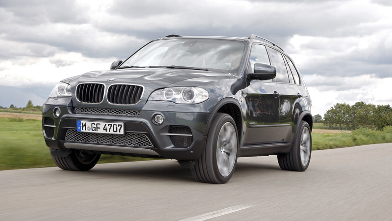 BMW: nuovi pacchetti per X5 e X6 e tecnologia BluePerformance per X5 xDrive 30d