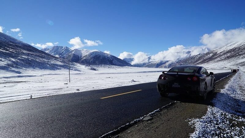 Nissan GT-R arriva al campo base dell&#039;Everest 