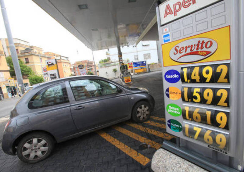 Benzina: l&#039;aumento dell&#039;IVA avr&agrave; pesanti ripercussioni sulle famiglie