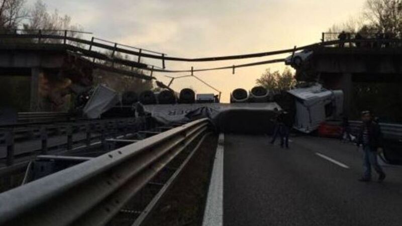 Cavalcavia Milano-Lecco, un video mostra il crollo [Video]