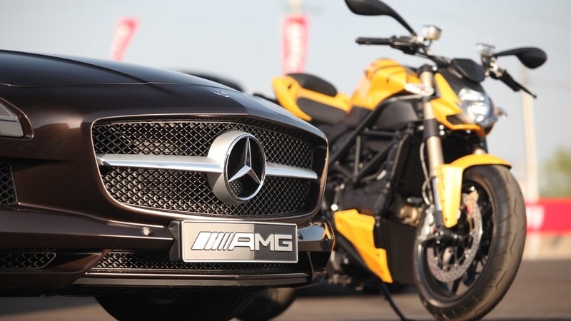 Mercedes SLS AMG Roadster e Ducati Streetfighter 848: gemelle diverse