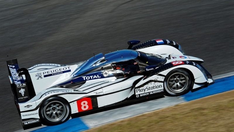 Peugeot 908 Hybrid4 in pista