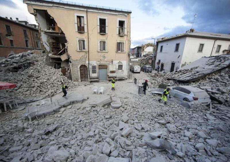 Terremoto: cosa fare se ci coglie mentre siamo alla guida