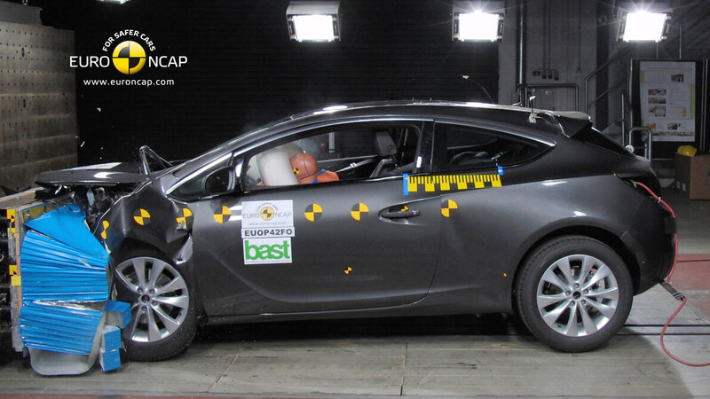 Opel: 5 stelle Euro Ncap per Zafira Tourer e Astra GTC