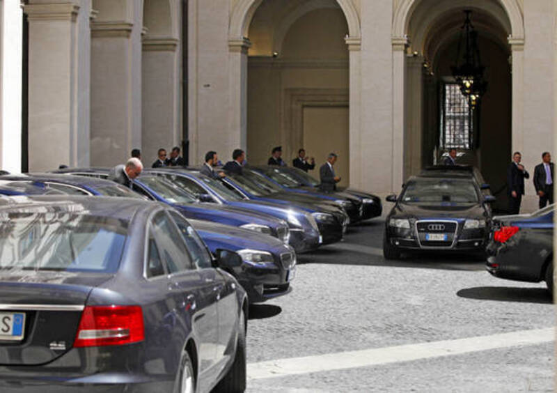 Auto blu in calo del 6,3% dall&#039;inizio del 2013