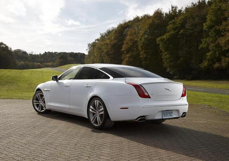 Jaguar XJ: nuovi pacchetti sportivi Sport Pack e Speed Pack