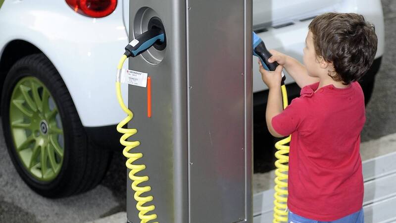 Auto elettrica: standard al vaglio dell&rsquo;Unione Europea