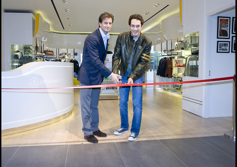 Lotus: inaugurato nuovo negozio da Bruno Senna