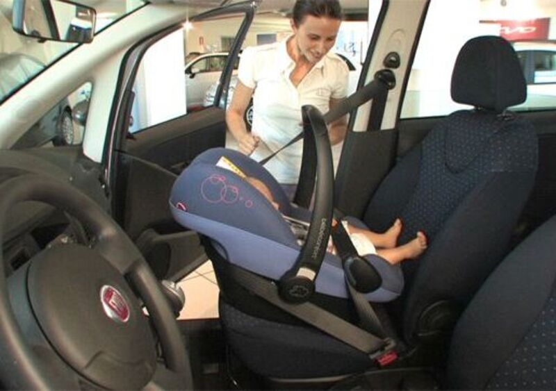 Seggiolini per bambini: utilizzati solo dal 43% degli automobilisti