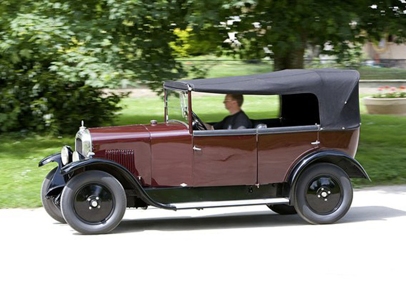 Peugeot con Woody Allen in Midnight in Paris