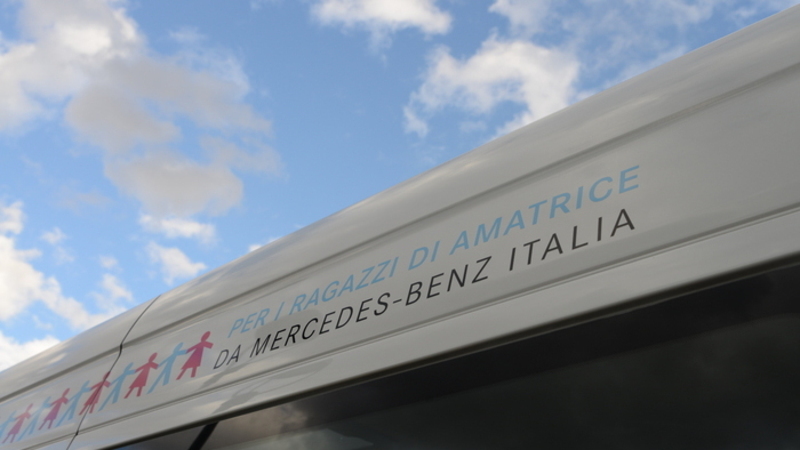 Emergenza sisma, Mercedes dona scuolabus e truck ad Amatrice e Accumoli