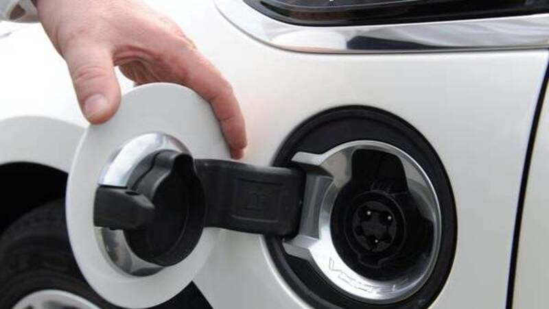 Auto elettrica: ecosostenibili solo con fonti rinnovabili