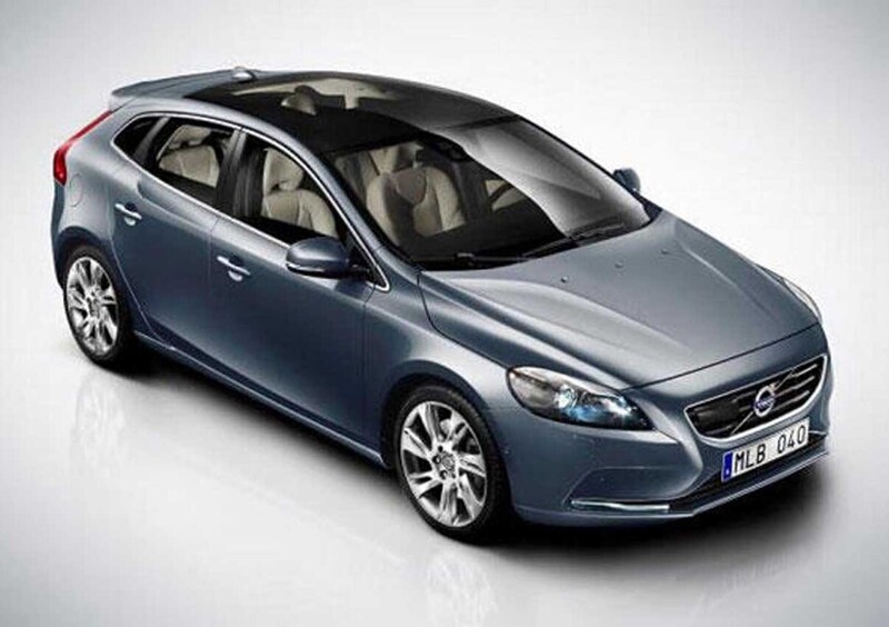 Volvo V40: prime immagini della vettura senza veli