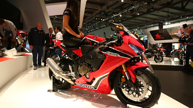 Honda CBR 1000RR Fireblade 2017 a EICMA 2016: foto e dati